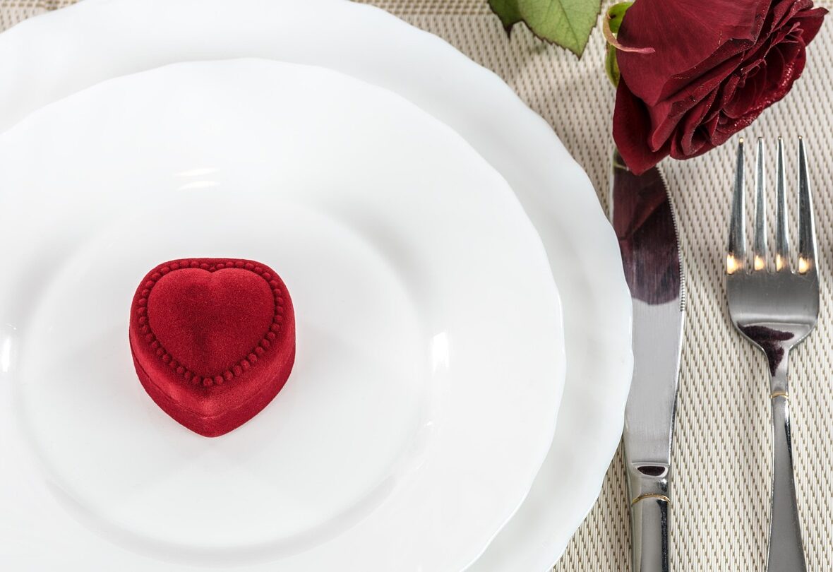 valentine's day, surprise, gift, dinner, the elegant, party, love, sweetheart, heart, red different, cutlery, restaurant, plates, meeting, romanticism, proposal, engagement ring, lovers, lunch, romance, fork, table, shot from above, from the head, adoption, tablecloth, hotel, composition, arrangement, wine